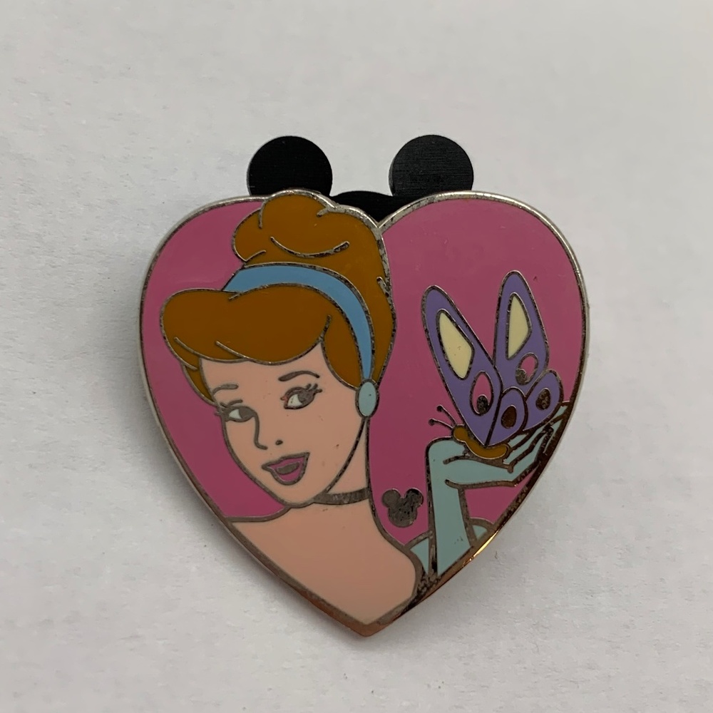 Disney Parks Pin Trading Princess Cinderella Butterfly Heart Hidden Mickey Pin